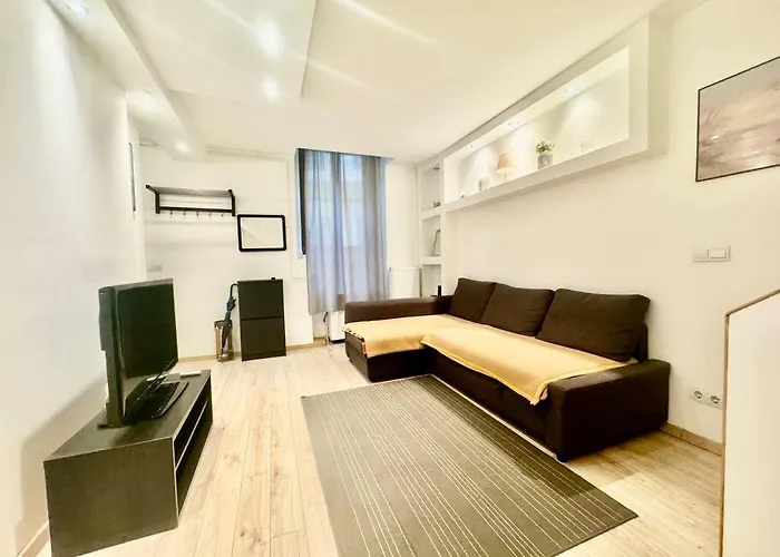 R8 Central 2Br Free Parking