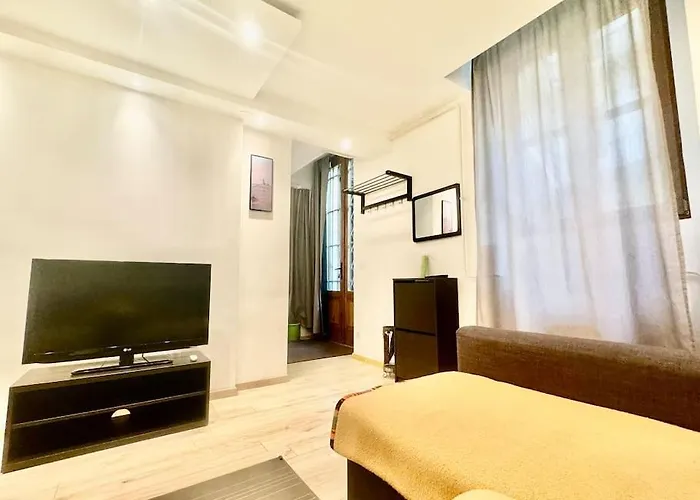 R8 Central 2Br Free Parking